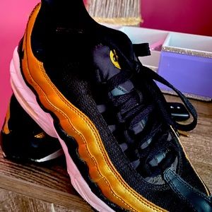 Nike air max size 5 y